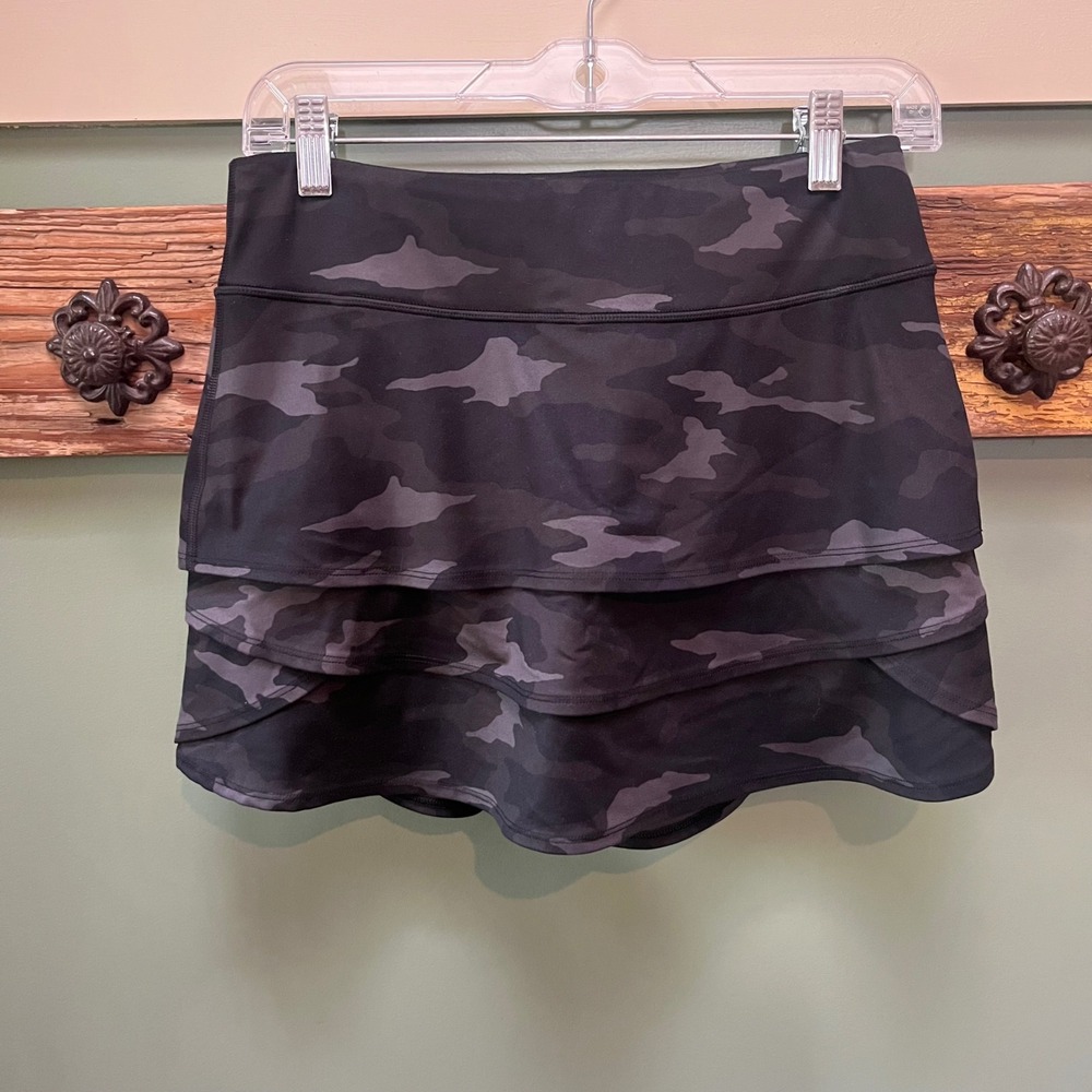 Athleta Girl Swing Camo Skort XXL 16 Black Grey Tiered Active Skirt with Liner